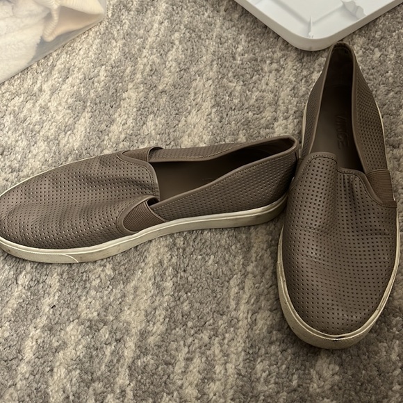 Vince Slip On Sneaker - Picture 2 of 4